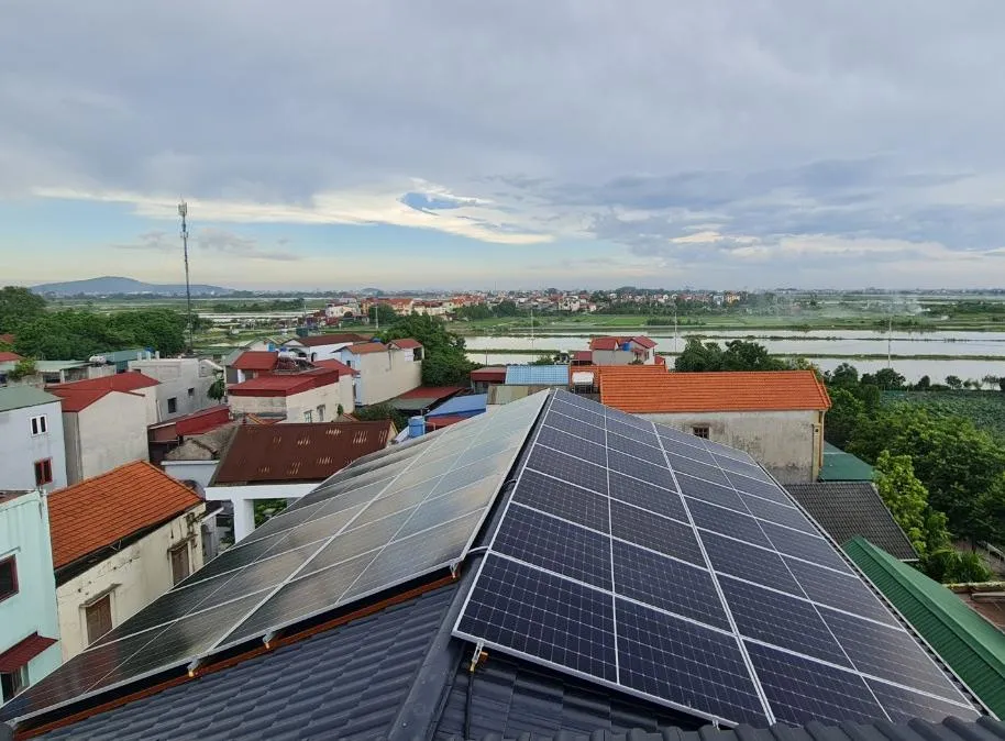 So sánh hiệu quả giữa điện mặt trời và điện truyền thống